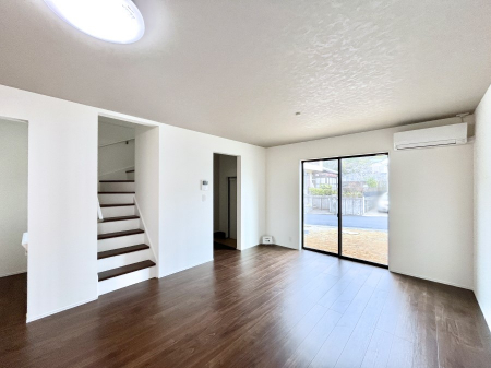 ���r���O�@�����u�������܁v�u��������v�Ƒ��Ƃ̃R�~���j�P�[�V�������[�܂郊�r���O�C���K�i�B 