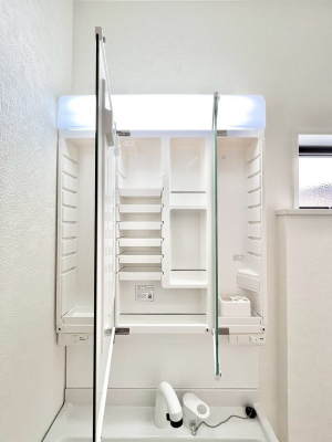 ���̑����ρ@�O�ʋ��̗��ɁA���ϕi��q���p�i�Ȃǂ����[�\�B���ʑ����������ƕۂ��܂��I