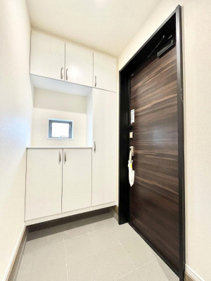 ���ց@������A�������`Entrance�`�@�Ƃ̒��ł��q�l���}����ŏ��̏ꏊ�ł��錺�ւ́A�Ƃ̈�ۂ��̂��̂ł��I�L�x�Ȍ��֎��[�ŁA����Y��ɕۂ��Ƃ��o���܂��􌺊ւɂ͂����Ղ���[�̉��ʔ��������I