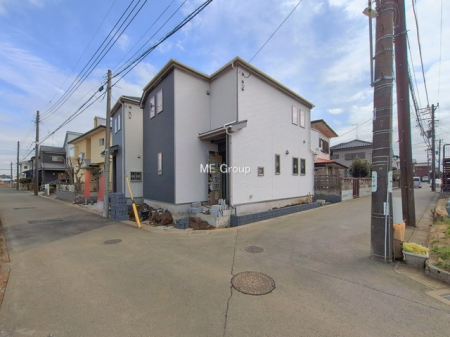 ���n�O�ώʐ^�@�`Exterior�`�@�O�ʓ��H�F�쐼 4.63m �����A�k�� 4m �����@��w�̈�ˌ��Ă𒆐S�Ƃ����X���݂����R�Ƒ����A���ӂ͍��������������Ă��Ȃ��̂ŁA�΂̑����ՐÂȎ����������ł��B