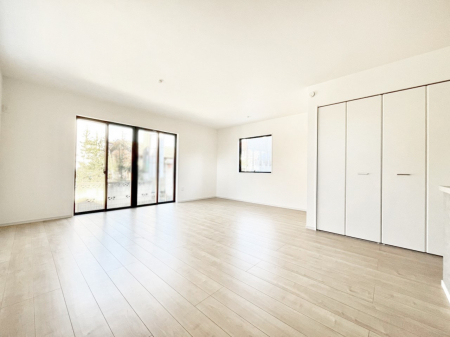 ���r���O�@���邢�z���������A�����̕��͋C�ɖ�������郊�r���O�E�_�C�j���O�B