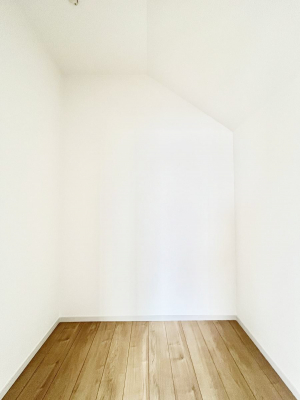 ���̑��@�����`Walk-in Closet�`�@�K�v�Ȃ��̂�R�[�f�B�l�[�g���ꗗ���Ċm�F�ł��A�g�x�x�⏀�����Z���ԂōςރE�H�[�N�C���N���[�[�b�g��ݒu���܂����B�Ƃ̒�����������Ƃ�����֗��Ȏ��[�X�y�[�X�ł��B