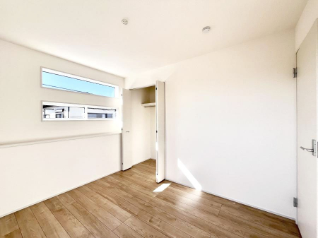 �Q���@������1�������`Bed Room�`  �S�����ɂ͎��[�N���[�[�b�g�������I���i�g���̂��m���⏬���͂������A�G�ߕ��̂��m���Ȃǂ���������Ɛ������ڂ����܂������܂��B  ������Ԃ��L���g�p�ł��܂��ˁB