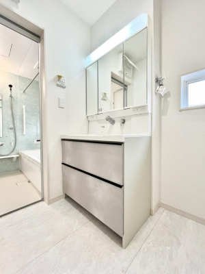 ���̑��@�����`Dressing Room�`�@�Â��Ȃ肪���Ȑ��ʏ�����������ƍ̌��Ɗ��C���\�Ȃ̂ŋC�����悭���g�������܂��B�O�ʋ��^�C�v�̐��ʑ�͋������[�ŎU�炩�肪���Ȑ��ʏ����X�b�L����