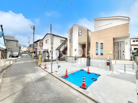 ���n�O�ώʐ^�@�O�ρ`Exterior�`�@�O�ʓ��H�F�k�� 4m �����@�O�ʓ��H�͊ՐÂȏZ��n���͂���Ԓʂ�̏��Ȃ����H�B���Ԃ̏o��������炭�炭�ł��I���s���_�E���n���w�̂���]�́A���C�y�ɂ��₢���킹���������I