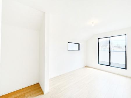 �Q���@�����`Bed Room�`�@�u��������������l�v�Ƃ��v�w�ł�����肭�낰��Q���B�����̉Ǝ��₨�d���ɔ�ꂽ���̓t�J�t�J�̃x�b�g�Ŗ�����Ă��������B�e���r��{�I�������Ă����K�ȍL����������