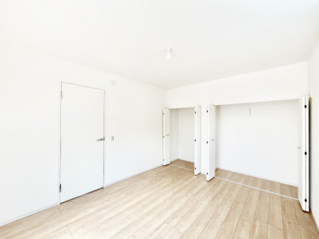 �Q���@�����`Bed Room�`�@�u��������������l�v�Ƃ��v�w�ł�����肭�낰��Q���B�����̉Ǝ��₨�d���ɔ�ꂽ���̓t�J�t�J�̃x�b�g�Ŗ�����Ă��������B�{�I�������Ă����K�ȍL����������