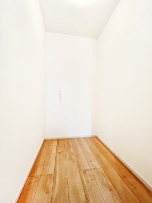 ���̑��@�����`Walk-in Closet�`�@�K�v�Ȃ��̂�R�[�f�B�l�[�g���ꗗ���Ċm�F�ł��A�g�x�x�⏀�����Z���ԂōςރE�H�[�N�C���N���[�[�b�g��ݒu���܂����B�Ƃ̒�����������Ƃ�����֗��Ȏ��[�X�y�[�X�ł��B