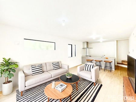 ���r���O�@�����`Living�`�@�Ƒ��̉�b��Ί炪�s���������r���O�ł��B�q���������Ă�p�����Ȃ���A�傫�ȃ\�t�@��_�C�j���O�e�[�u���ł������H���������肭�났�����􂻂�Ȗ������������Ԃł��I���Ƌ��CG�ł�