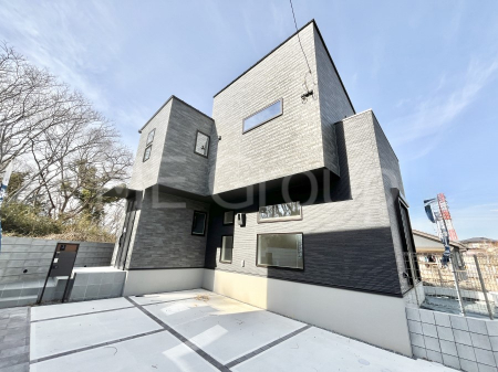 ���n�O�ώʐ^�@�������ꂽ�O�ρA�㎿�ȏZ��Ԃ��L���鎺���͉i�����S���ĉ߂�����Z���ł��B 