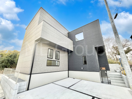 ���n�O�ώʐ^�@�������ꂽ�O�ρA�㎿�ȏZ��Ԃ��L���鎺���͉i�����S���ĉ߂�����Z���ł��B 