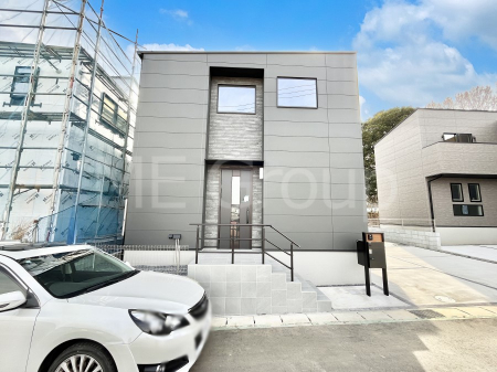 ���n�O�ώʐ^�@�������ꂽ�O�ρA�㎿�ȏZ��Ԃ��L���鎺���͉i�����S���ĉ߂�����Z���ł��B 