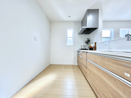 �L�b�`���@�u�₩�ȕ����ʂ蔲����L�b�`���B��������̂Ŗ��邭���C�ɂ��𗧂��܂��B