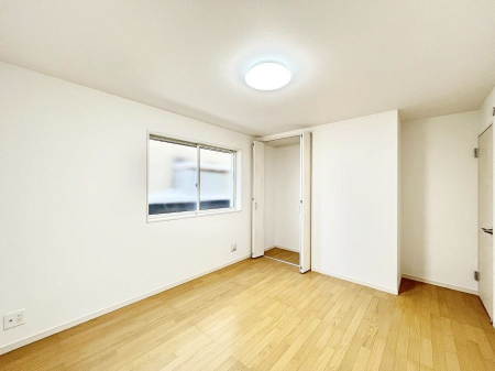 �Q���@�����`Bed Room�`  �S�����ɂ͎��[�N���[�[�b�g�������I���i�g���̂��m���⏬���͂������A�G�ߕ��̂��m���Ȃǂ���������Ɛ������ڂ����܂������܂��B  ������Ԃ��L���g�p�ł��܂��ˁB