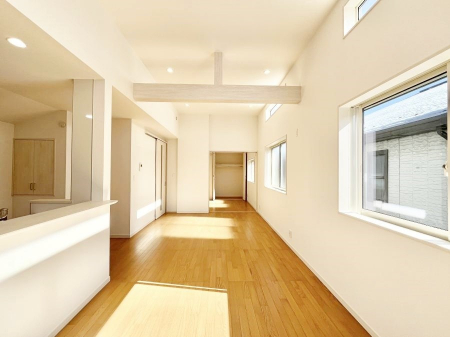 ���̑����ρ@�����`Living�`�@�����ɂ݂͂�Ȃ��W���A�H���Ɗy������b���n�܂�B�b�ɖ����ɂȂ肷���āA��������Y��锼�߂��ɂȂ��Ă��܂��B����ȑ��̊Ԃ̍K�������������Ă����ꏊ�ł��肽���B