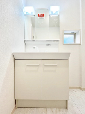 ���ʑ�E���ʏ��@�����`Dressing Room�`�@�Â��Ȃ肪���Ȑ��ʏ�����������ƍ̌��Ɗ��C���\�Ȃ̂ŋC�����悭���g�������܂��B�O�ʋ��^�C�v�̐��ʑ�͋������[�ŎU�炩�肪���Ȑ��ʏ����X�b�L����