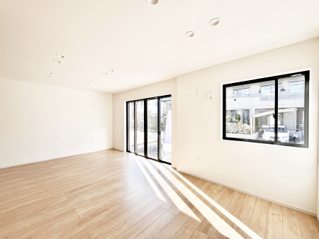 ���r���O�@�傫�ȑ����炽���Ղ�̗z���ƕ����������郊�r���O