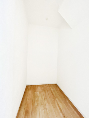 ���̑��@�����`Walk-in Closet�`�@�K�v�Ȃ��̂�R�[�f�B�l�[�g���ꗗ���Ċm�F�ł��A�g�x�x�⏀�����Z���ԂōςރE�H�[�N�C���N���[�[�b�g��ݒu���܂����B�Ƃ̒�����������Ƃ�����֗��Ȏ��[�X�y�[�X�ł��B