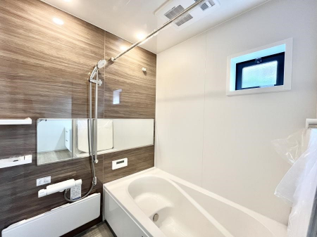 �����@�����`Bath Room�`�@�������������͋C�̗����Ŗ����Ɍ����ă��t���b�V���B���������@�\���t���Ă���̂ŗׂ̐���@�u����Ő􂢏オ�������󕨂��A�J�̓����V�C���C�ɂ������������邱�Ƃ��\�ł��B