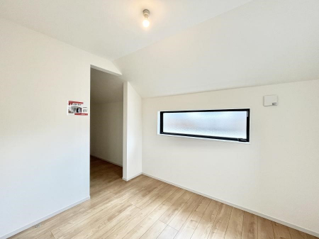 �Q���@�����`Bed Room�`�@�������������̂��ˌ��Ẵ����b�g�ł��B���Ƒ������������ƂŎ苷�Ɋ����Ă����Z�܂����ˌ��Ăł͊e�����v���C�o�V�[��ۂ��Ƃ��ł��܂��B�Z�܂��ɂ�Ƃ肪���܂�S�������b�N�X�ł��܂���