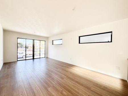 ���r���O�@�傫�ȑ����炽���Ղ�̗z���ƕ����������郊�r���O