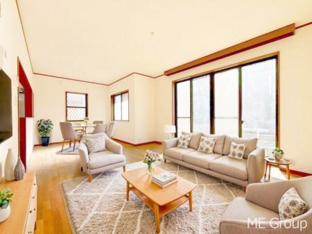 ���r���O�@�����`Living�`�@�Ƒ��̉�b��Ί炪�s���������r���O�ł��B�q���������Ă�p�����Ȃ���A�傫�ȃ\�t�@��_�C�j���O�e�[�u���ł������H���������肭�났�����􂻂�Ȗ������������Ԃł��I���Ƌ��CG�ł�