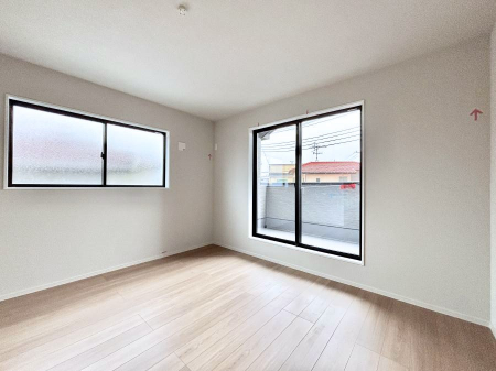 �Q���@������2�������`Bed Room�`�@2�ʍ̌����m�ۂ������邢�����́A���ʂ����ǂ��A��ϋ��S�n�̗ǂ���ԂƂȂ��Ă���܂��B�u�₩�ȕ��������ċN���钩�́A���K�����̎n�܂�ɁI�������肪�ƂĂ��ǂ��Z�܂���