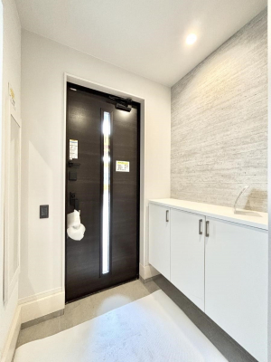 ���ց@������1�������`Entrance�`�@�Ƃ̒��ł��q�l���}����ŏ��̏ꏊ�ł��錺�ւ́A�Ƃ̈�ۂ��̂��̂ł��I�L�x�Ȍ��֎��[�ŁA����Y��ɕۂ��Ƃ��o���܂��􌺊ւɂ͂����Ղ���[�̉��ʔ��������I