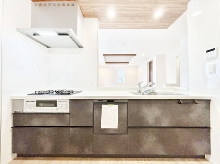 �L�b�`���@�������P�������`Kitchen�`�@��b���e�ރ��r���O�A�������������Ȃ�L�b�`���B�Ƃ́A�������������ł͂Ȃ��A��炵��������A���K�ɂ���ꏊ�B�Ί�̖����A���炬�̓��X�̂��߂ɁA�ŐV�̐ݔ��E�d�l���̗p�B