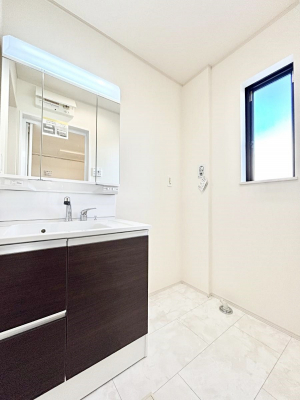 ���̑��@�����`Dressing Room�`�@�Â��Ȃ肪���Ȑ��ʏ�����������ƍ̌��Ɗ��C���\�Ȃ̂ŋC�����悭���g�������܂��B�O�ʋ��^�C�v�̐��ʑ�͋������[�ŎU�炩�肪���Ȑ��ʏ����X�b�L����