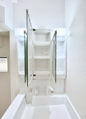 ���̑����ρ@�O�ʋ��̗��ɁA���ϕi��q���p�i�Ȃǂ����[�\�B���ʑ����������ƕۂ��܂��I�����d�l�ʐ^