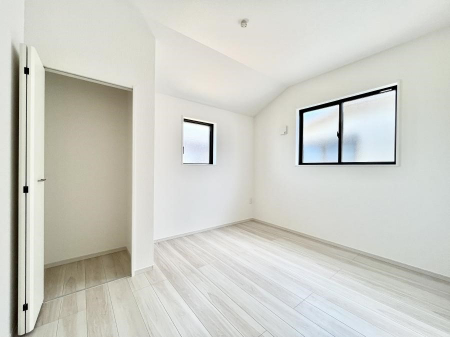 ���̑����ρ@�����`Bed Room�`�@���₩�Ȍ����������ގ����ɂ́A���₩�Ȏ��Ԃ�����܂��B�x���ɂ́A������������ԂŎ����̎���y���ނ̂͂������ł����B�����d�l�ʐ^  