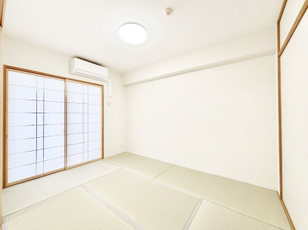 ���̑����ρ@���r���O�Ɨׂ荇���Ă���a���B�ق��ƈꑧ�ł���a�̋�Ԃ��Y�ꂸ�ɁB   