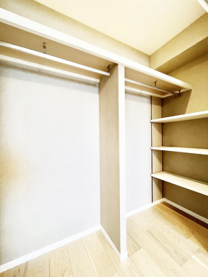 ���[�@�����`Closet�`�@�ǖʃN���[�[�b�g������΃^���X��u���K�v���Ȃ��A�o������̂Ȃ��X�b�L����Ԃ��ێ��ł��܂��B����ꂽ�X�y�[�X��L���Ɋ��p�ł������B�G�߂̈ߗނ��̕i�Ȃǂ����Ղ���[�o���܂��ˁ� 