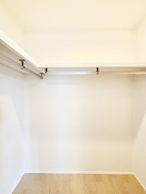 ���̑��@�����`Walk-in Closet�`�@�K�v�Ȃ��̂�R�[�f�B�l�[�g���ꗗ���Ċm�F�ł��A�g�x�x�⏀�����Z���ԂōςރE�H�[�N�C���N���[�[�b�g��ݒu���܂����B�Ƃ̒�����������Ƃ�����֗��Ȏ��[�X�y�[�X�ł��B
