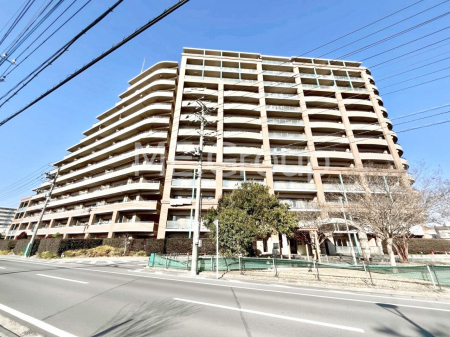 ���n�O�ώʐ^�@�O�ρ`Exterior�`�@���t�����S���u����㒆���v�w�k���P�O���I�w�߂̗��֐��ƖL���Ȏ��R�����󂷂�Z���̂��ƁA�ʂ�L���ȉ��K�ȕ�炵�͉Ƒ����Ί�ɂ��Ă��ꂻ���ł��B