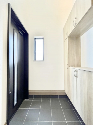 ���ց@������2-B�������`Entrance�`�@�Ƃ̒��ł��q�l���}����ŏ��̏ꏊ�ł��錺�ւ́A�Ƃ̈�ۂ��̂��̂ł��I�L�x�Ȍ��֎��[�ŁA����Y��ɕۂ��Ƃ��o���܂��􌺊ւɂ͂����Ղ���[�̉��ʔ��������I