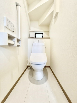 �g�C���@������2-B�������`Toilet�`�@�������̂��鐅����g�C���̓E�H�V�����b�g�t���ł����g�C���͖����g�킴��𓾂Ȃ����́B����������ۂ������ł��ˁB�g�C����2��������̂Œ��̍��G���ɕ֗��ł��I