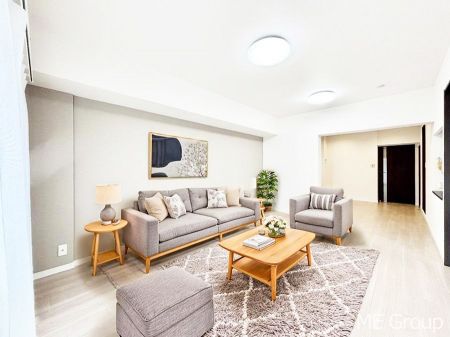 ���r���O�@�����`Living�`�@�Ƒ��̐H����c���̂ق��A�q�ǂ���V�΂�����A�F�l���������肷��LDK�͏Z�܂��̒��S�B�����ԉ߂����ꏊ������A���̋�Ԃ͏Z�܂��S�̂̋��S�n�����E���܂��B�@���Ƌ��CG�ł�