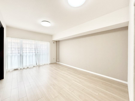 ���r���O�@�����`Living�`�@�O���̗��Ȃ��V���v���ł�������LDK�B�傫�ȑ�������������������ނ̂Ŏ��������邭�A�Ƒ��̌e���̏�Ƃ��ăs�b�^���ł��B�J�����Ɠ�������̗ǂ��𐥔񂲗����������I