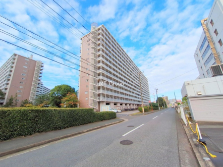 ���n�O�ώʐ^�@�`Exterior�`�@���ӂɂ͊w�Z�┃���{�݂����萶���A�q��ĂɓK���������L�����Ă��܂��I�u�i�Z�n�v�Ƃ��āA�����̂����w�����ł͂Ȃ��A���ӂ̊���ʊw�ł���w�Z�ɂ��Ă������k���������I