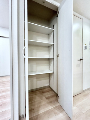 ���̑����ρ@���r���O���[�B�����Ɏ��[������ƕ����W�܂�LDK���X�b�L���Еt�������ł��ˁB  