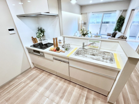 �L�b�`���@���r���O�ŗV�Ԃ��q�l�������Ȃ��炨�������ł���ΖʃL�b�`���B  