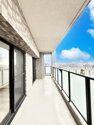 �o���R�j�[�@�����`Balcony�`  �o���R�j�[�͉������z���������݁A���z�c����󕨂��C�����悭�������Ƃ��ł��܂��B�g���₷���J���I�ȃo���R�j�[�ł����z�����������Ղ�~�蒍���A�o���R�j�[�t���Z�܂��B  