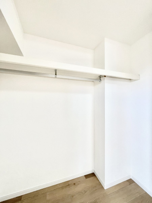 ���[�@�����`Closet�`�@�ǖʃN���[�[�b�g������΃^���X��u���K�v���Ȃ��A�o������̂Ȃ��X�b�L����Ԃ��ێ��ł��܂��B����ꂽ�X�y�[�X��L���Ɋ��p�ł������B�G�߂̈ߗނ��̕i�Ȃǂ����Ղ���[�o���܂��ˁ� 