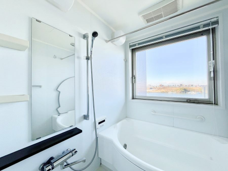 �����@����̔�������Ă���閾�邢�������̂���o�X���[���@