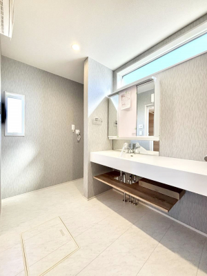 ���̑��@�������P�������`Dressing Room�`�@�Â��Ȃ肪���Ȑ��ʏ�����������ƍ̌��Ɗ��C���\�Ȃ̂ŋC�����悭���g�������܂��B�O�ʋ��^�C�v�̐��ʑ�͋������[�ŎU�炩�肪���Ȑ��ʏ����X�b�L����