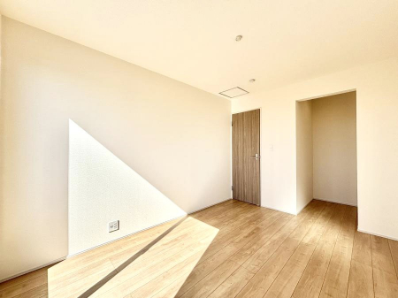 �Q���@�������P�������`Bed Room�`  �S�����ɂ͎��[�N���[�[�b�g�������I���i�g���̂��m���⏬���͂������A�G�ߕ��̂��m���Ȃǂ���������Ɛ������ڂ����܂������܂��B  ������Ԃ��L���g�p�ł��܂��ˁB