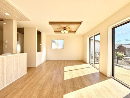 ���̑����ρ@�������P�������`Living�`�@�����ɂ݂͂�Ȃ��W���A�H���Ɗy������b���n�܂�B�b�ɖ����ɂȂ肷���āA��������Y��锼�߂��ɂȂ��Ă��܂��B����ȑ��̊Ԃ̍K�������������Ă����ꏊ�ł��肽���B