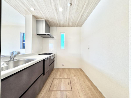 �L�b�`���@�������P�������`Kitchen�`�@���R�������鑋�̂���L�b�`���������g���ꏊ�����炱���A�g��������l�����܂����B�������Ƃ����L�b�`���R�[�i�[�͎����L���Ȏd�オ��ƂȂ��Ă���܂��B